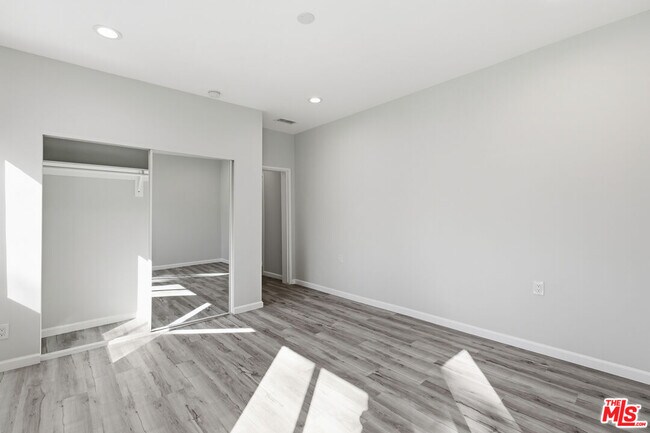 Building Photo - 6314 Primrose Ave