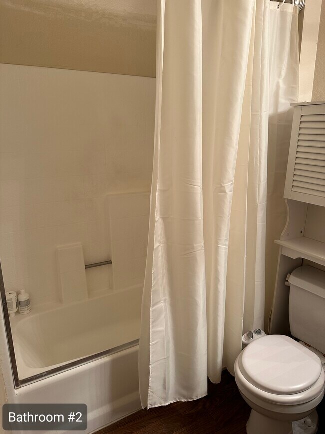 Building Photo - 5565 Canoga Ave