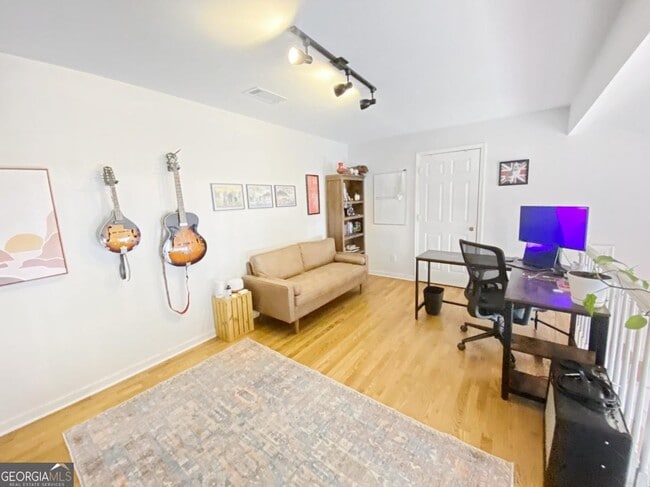 Building Photo - 521 McGill Park Ave NE