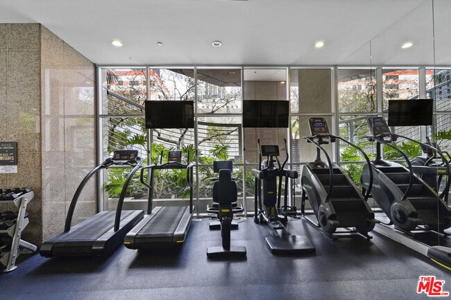 Building Photo - 801 S Grand Ave