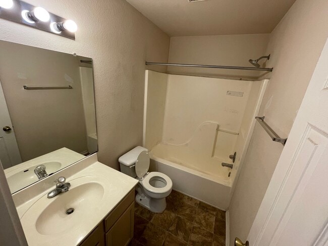 Building Photo - 933/935 Sagewood Trail