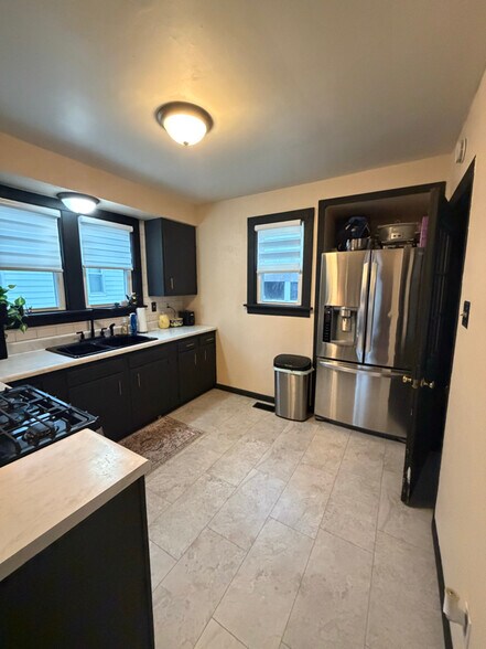 Building Photo - 814 W Pearl St