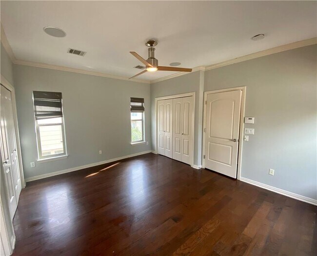 Building Photo - 1115 Kinney Ave