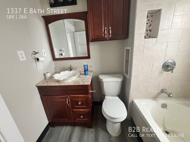 Building Photo - 1337 E 84th St