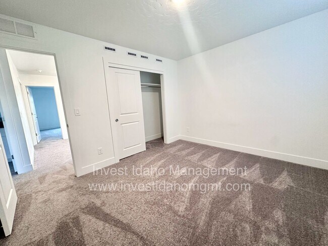 Building Photo - Luxury Townhome available now!