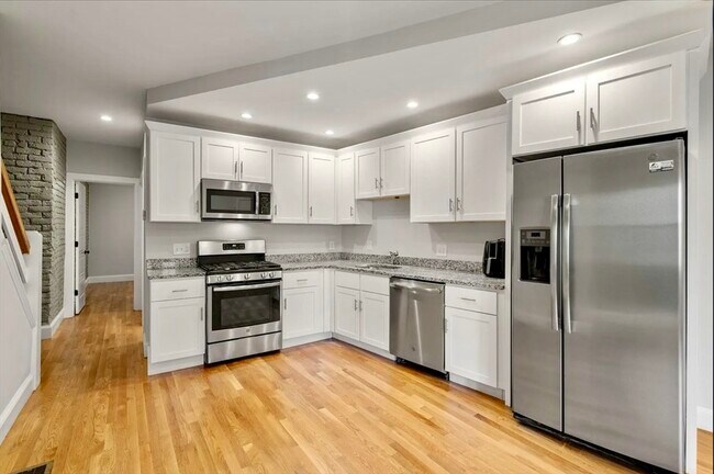 Building Photo - 129 Sutherland Rd