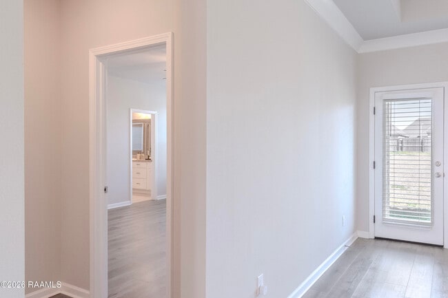 Building Photo - 400 Eastwood Dr