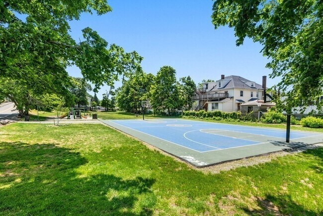 Building Photo - 68 Elm St