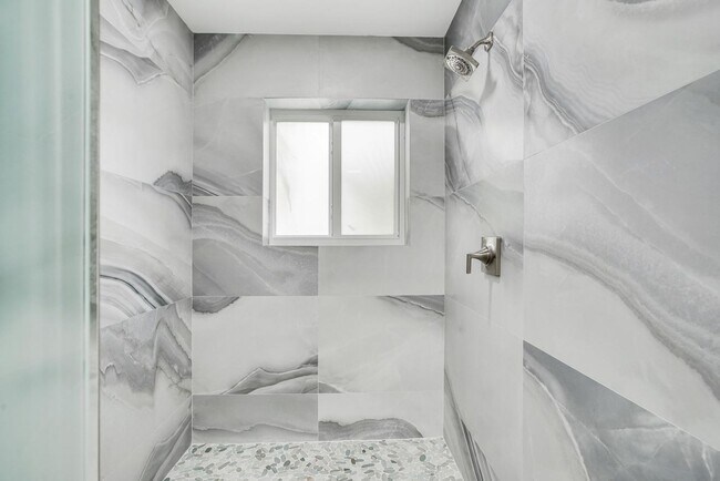 Building Photo - 7351 Valencia Dr