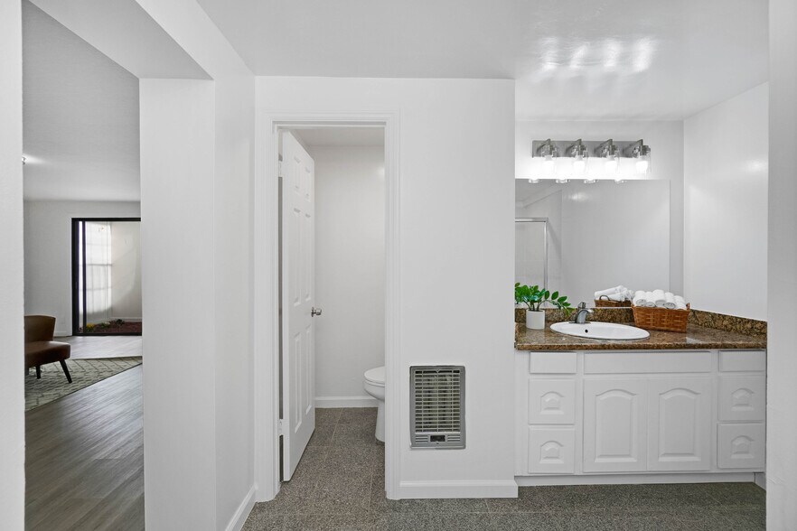 Building Photo - 584 Hillside Blvd