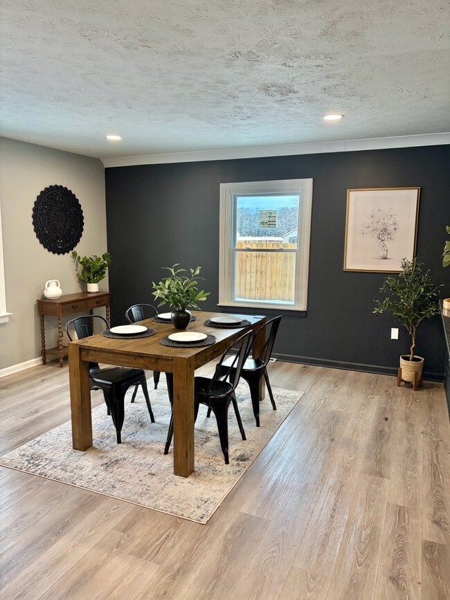 Building Photo - 5636 Hopkins Rd