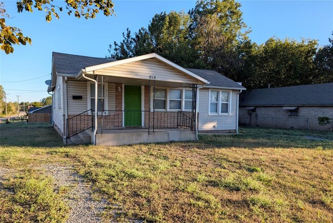 Building Photo - 918 W Hayes St