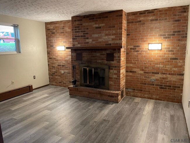 Building Photo - 2855 Bedford St