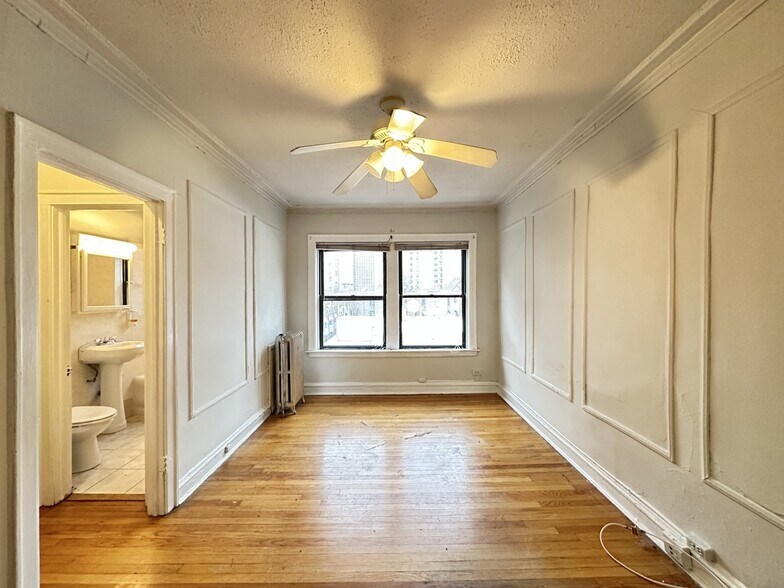 Building Photo - 1160 N Dearborn St