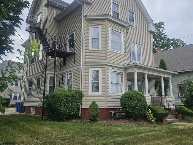 Building Photo - 583 Pontiac Ave
