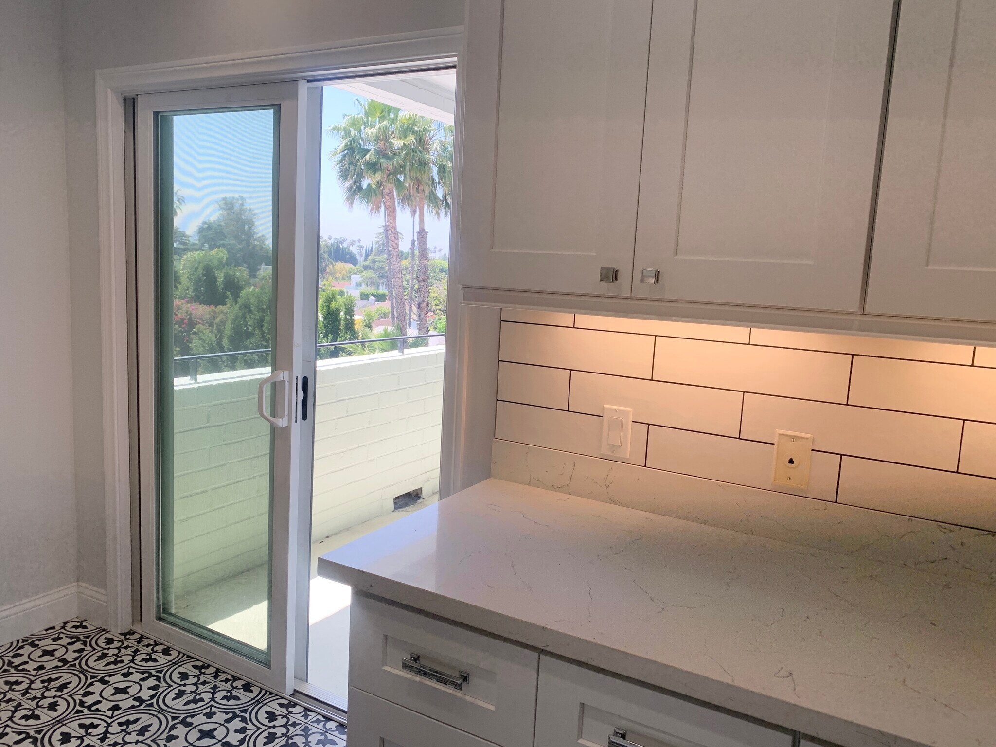 Building Photo - 7560 Hollywood Blvd