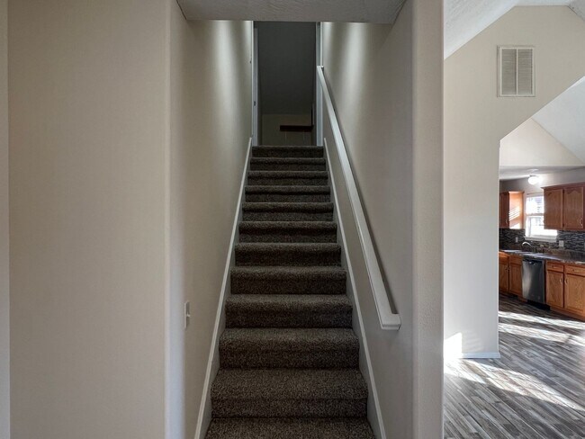 Building Photo - Republic Schools - Gorgeous 4 Bed 2 Bath 2 Car Garage For Rent