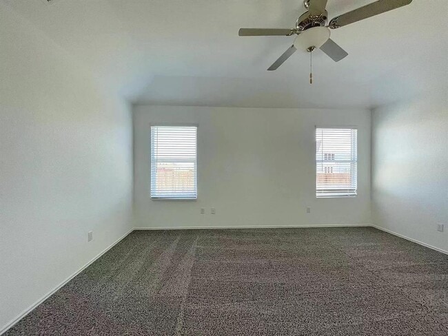 Building Photo - 104 Ulmus St