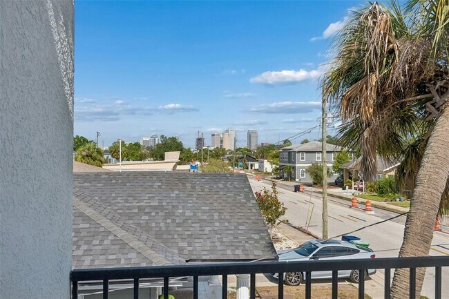 Building Photo - 2113 W Cass St