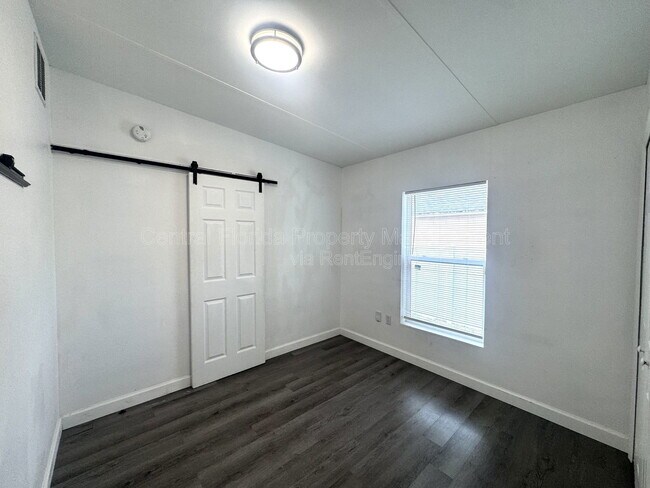 Building Photo - 1504 W 18th St