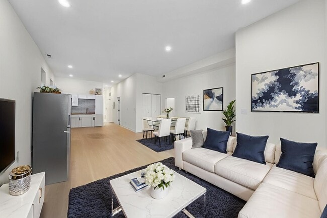 Building Photo - 3037 W Lexington St