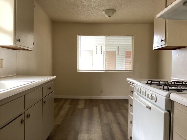 Building Photo - 1414 W Vassar Ave