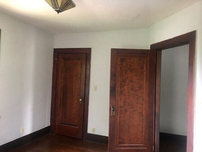 Building Photo - 17-19 Park Avenue (Havilah II)