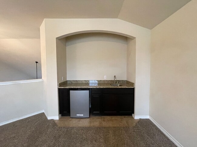 Building Photo - 3240 Valentino Dr