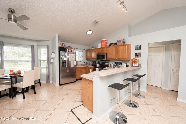 Building Photo - 721 Taluga Ave SE