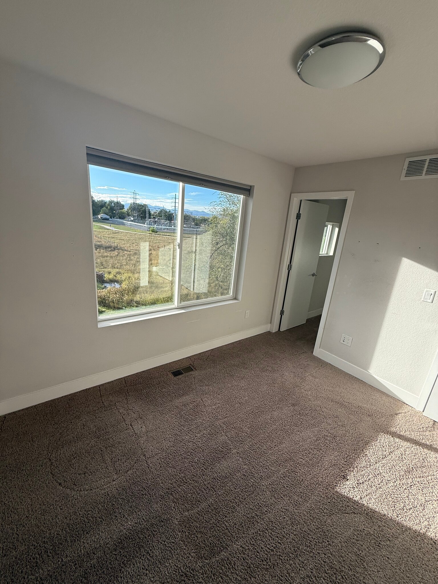 Building Photo - 1053 Eaton St