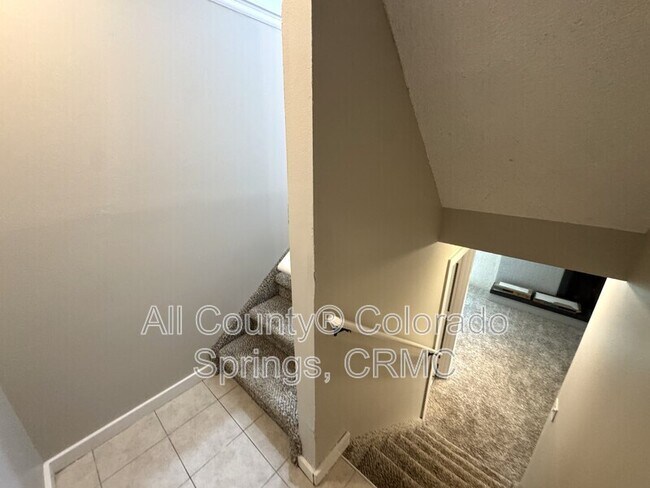 Building Photo - 5185 Nolte Dr N