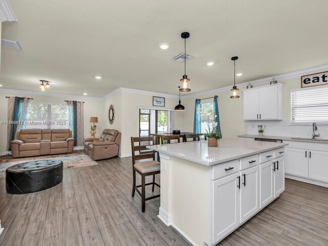 Building Photo - 3041 Hibiscus Ave