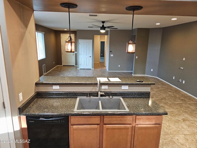 Building Photo - 6652 W Fishermans Dr
