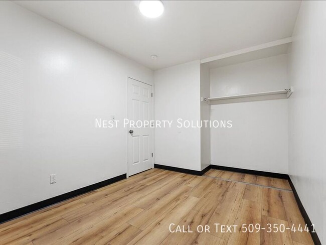 Building Photo - 1211 Vandenburg Ave