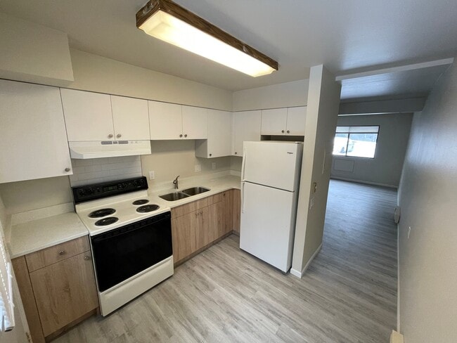 Building Photo - Town's Edge Apartments