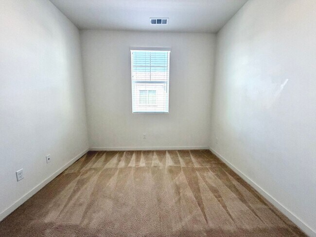 Building Photo - Charming 3bed 2.5 bath Simi Valley Home