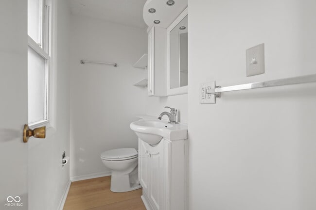 Building Photo - 8856 Moll Dr