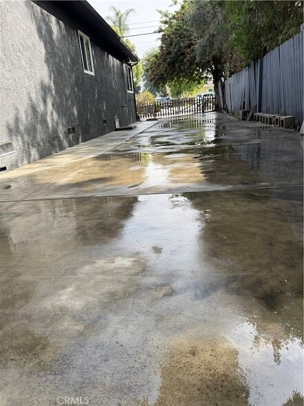 Building Photo - 1633 Kwis Ave