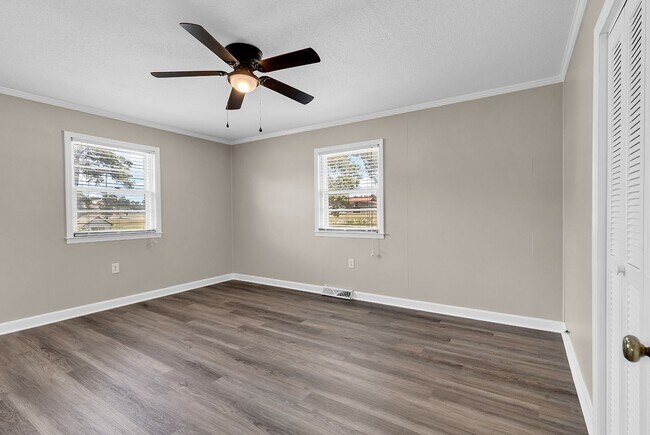 Building Photo - 1354 Rogers Rd
