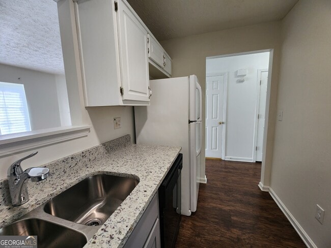 Building Photo - 5960 Batson Ct