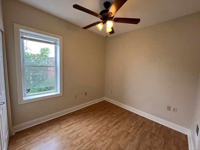 Building Photo - 350 Ophelia St