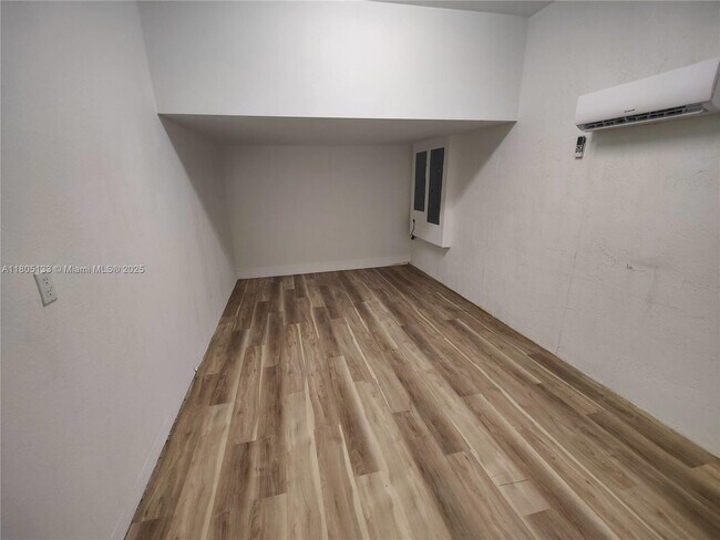 Building Photo - 15752 SW 44th Terrace