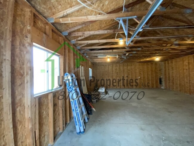 Building Photo - 3429 10th Ave