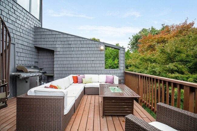 Building Photo - North Capitol Hill One-of-a- Kind Duplex!