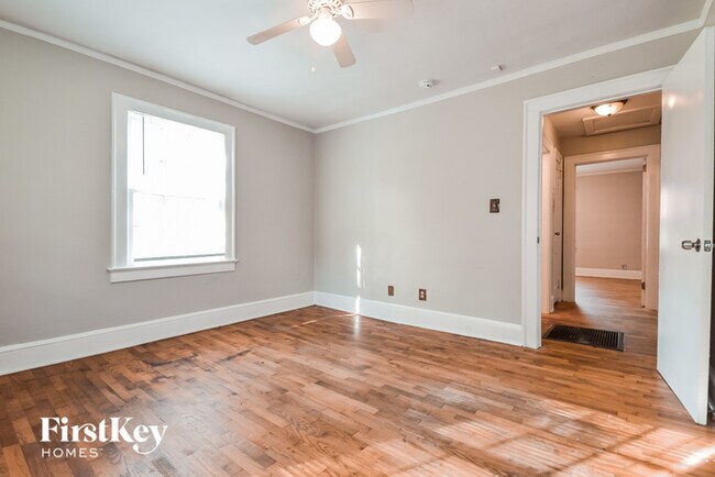 Building Photo - 1370 Westboro Dr SW