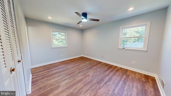 Building Photo - 6602 Greenview Ln