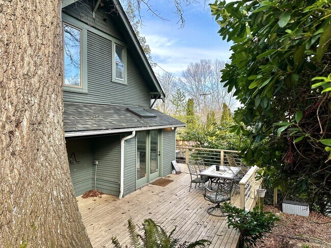 Building Photo - Spacious 1-Bedroom Home with Expansive Living Space