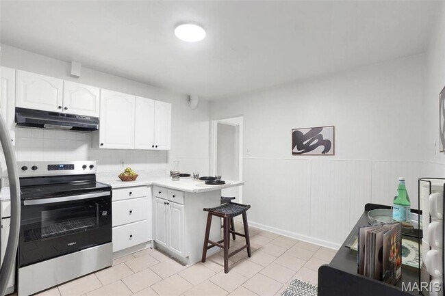 Building Photo - 9845 Dennis Dr