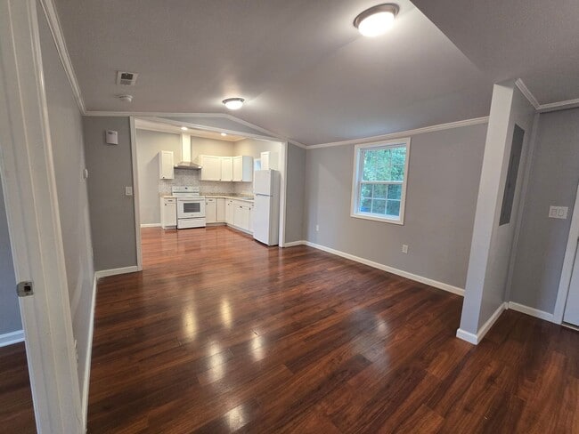 Building Photo - NEW LISTING!!!!!