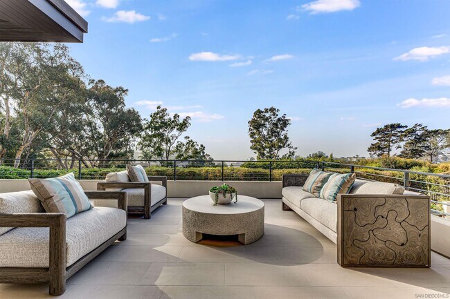 Building Photo - 8070 La Jolla Scenic Dr N